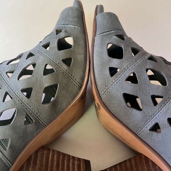 Vince Camuto Cutout Nubuck Caged Heeled Sandals-Deverly Gray 8 - Picture 13 of 14